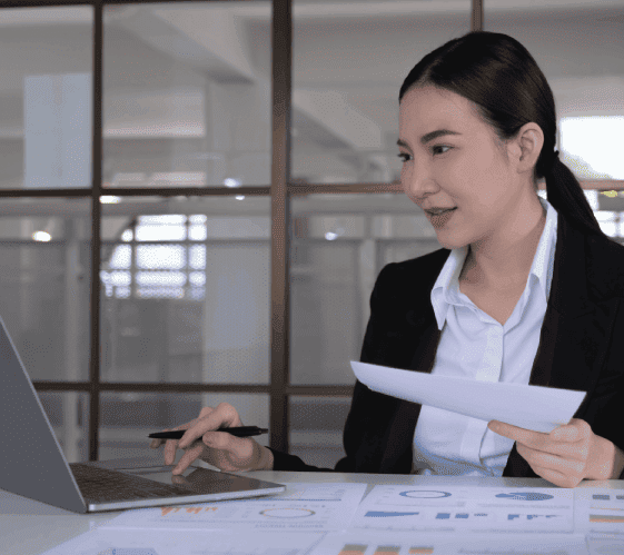 Professional providing Certified Legal translation services for contracts and business documents in Virginia with accuracy.