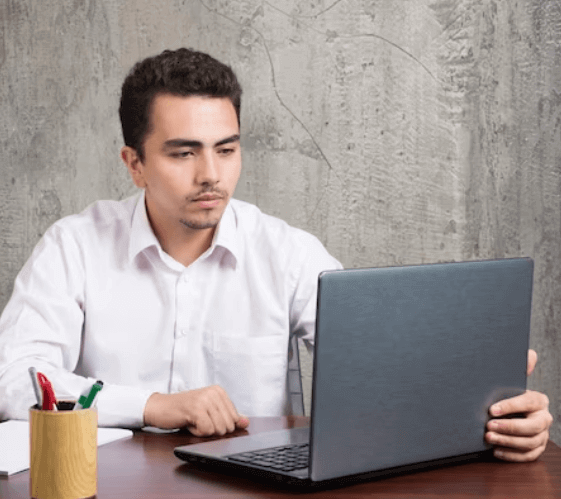 A translator providing Spanish translation services in Manassas.